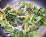 簡単！ほうれん草のバター醤油カレー炒め作り方3写真