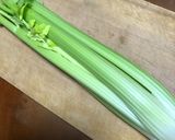椎茸とセロリとベーコンのチーズ炒め作り方1写真