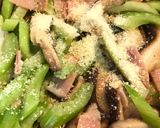 椎茸とセロリとベーコンのチーズ炒め作り方7写真