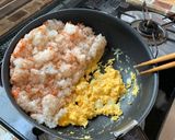 フライパン１つで簡単　ピラフ風シャケ炒飯作り方3写真