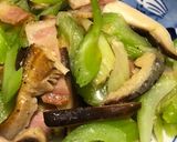椎茸とセロリとベーコンのチーズ炒め作り方8写真