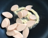 りんごと魚肉ソーセージのマヨソテー作り方2写真
