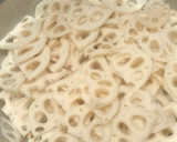 れんこんと豚ひき肉のきんぴら作り方1写真