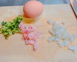 ハム、玉ねぎ、胡瓜の入った卵サンド作り方1写真