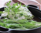 焼きあごだしで！豚肉と豆苗のねぎしゃぶ鍋作り方2写真