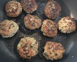 餃子リメイク☆お弁当にも☆照り焼きつくね作り方4写真