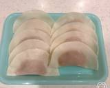 餃子の皮で手作り、鶏挽ワンタンにらスープ作り方3写真