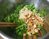 箸が止まらない☆春菊とナッツの和え物作り方3写真