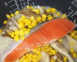 鮭の切り身➕舞茸➕コーンで炊き込み☺️作り方2写真