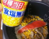 鮭の切り身➕舞茸➕コーンで炊き込み☺️作り方1写真