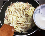 簡単！挽き肉とじゃがいもの炒めとろとろ煮作り方5写真