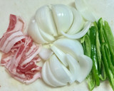 新玉ねぎと豚肉の甘辛味噌炒め作り方1写真