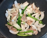 新玉ねぎと豚肉の甘辛味噌炒め作り方4写真