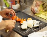 コラーゲンたっぷり！鶏肉の赤ワイン煮込み作り方1写真
