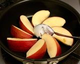 お手軽腸活☻フライパンで焼きリンゴ作り方1写真