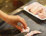 コラーゲンたっぷり！鶏手羽先の黒酢煮込み作り方1写真