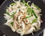 新玉ねぎと豚バラ肉の梅肉炒め作り方4写真