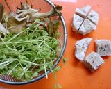 簡単！焼売と豆苗の鶏だし炒め作り方1写真