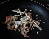 糸コンとしめじと豚肉の炒め物作り方3写真