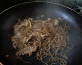 糸コンとしめじと豚肉の炒め物作り方6写真