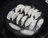 餃子(鉄フライパン)作り方9写真