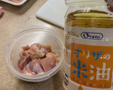 めっさ簡単　鶏もも肉のこめ油炒め作り方2写真