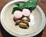 簡単おつまみ　生胡桃on胡麻煎餅　他作り方2写真