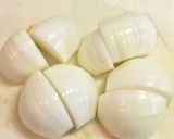 新玉ねぎとソーセージの梅肉煮作り方1写真