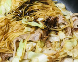 揚げ玉たっぷり●豚肉のソース焼きそば作り方3写真