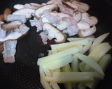 じゃが芋・椎茸・豚バラのカレー粉炒め♪作り方3写真