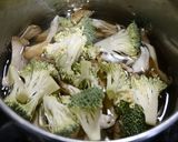 簡単！ブロッコリーと舞茸のお味噌汁作り方1写真