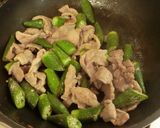 豚肉とオクラの禁断の黒胡椒炒め作り方4写真
