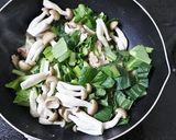 簡単!豚肉と小松菜の味噌マヨ炒め作り方3写真