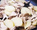 簡単♪新じゃが舞茸ガーリックバター炒め作り方4写真