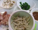 鶏肉とごぼう、かき菜の味噌炒め作り方1写真