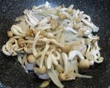 鶏肉とごぼう、かき菜の味噌炒め作り方2写真