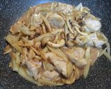 鶏肉とごぼう、かき菜の味噌炒め作り方3写真