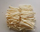 レンジで簡単☆もやしえのきの塩昆布和え。作り方1写真