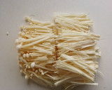 レンジで簡単☆もやしえのきの塩昆布和え。作り方1写真