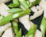 鶏肉とアスパラのはちみつケチャップ炒め作り方1写真