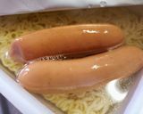 カップ焼きそばにウインナー入れて豪華演出作り方3写真