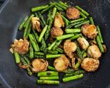 帆立貝とアスパラガスのバター醤油炒め作り方5写真