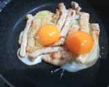 簡単!朝食に!豚ロースで目玉焼き作り方2写真