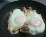 簡単!朝食に!豚ロースで目玉焼き作り方3写真