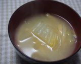 白菜と玉ねぎの味噌汁♪作り方4写真