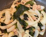 ☆甘辛たれで♪豚肉・ワカメ・玉ねぎ炒め☆作り方5写真