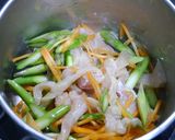 簡単！疲労回復☆肉アスパラお味噌汁作り方2写真