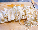 簡単！小松菜（水菜）とえのきの中華スープ作り方1写真