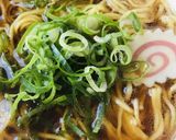 アレンジ★カップラーメンにネギたっぷり作り方1写真