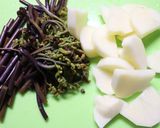 朝昼夕★春を味わう♪じゃが芋と蕨のみそ汁作り方1写真